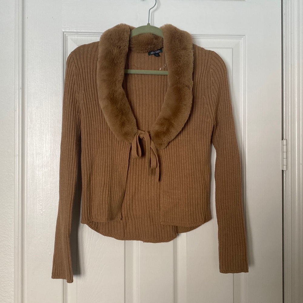 Brown sweater with faux fur
